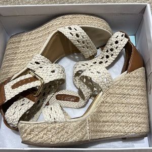 Steve Madden Nude/Natural Wedges